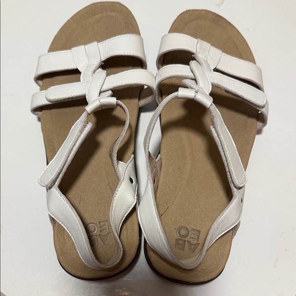 ABEO Women's White and Tan Sandals - Picture 1 of 4
